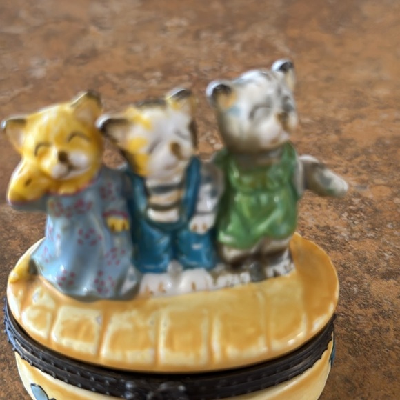 Three Little Kittens who lost their mittens Trinket box - Picture 3 of 6
